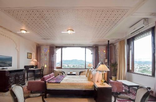 Lake Swaroop Sagar Hotel | Raj Kuber - A Boutique Lake View Hotel