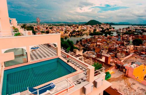 Lake Swaroop Sagar Hotel | Raj Kuber - A Boutique Lake View Hotel