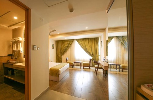 Muvattupuzha Hotel | Raj Riveria Hotel