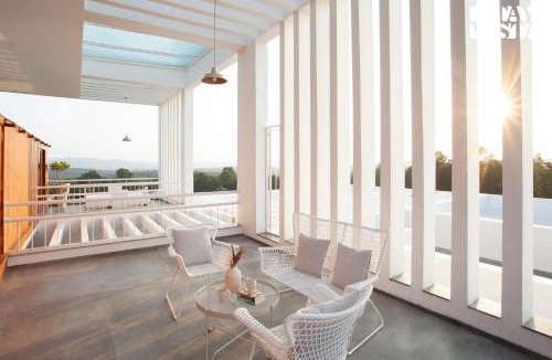 Suntikoppa Villa | Reflection by The Woods by StayVista - 4BHK Pet-Friendly Villa with Jacuzzi