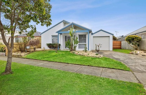 Torquay House | Relaxed Coastal Beach House close to picturesque reserve and beaches