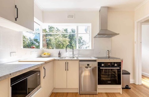 Hobart Central Business District House | Relaxing, modern home in central Sandy Bay