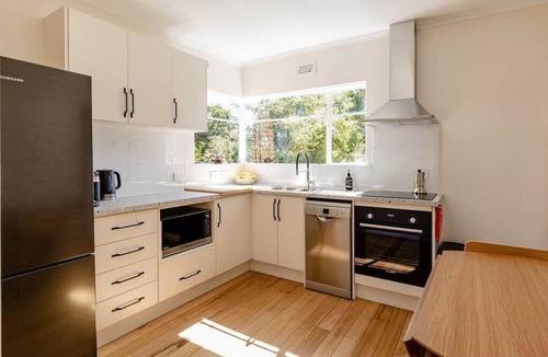Hobart Central Business District House | Relaxing, modern home in central Sandy Bay
