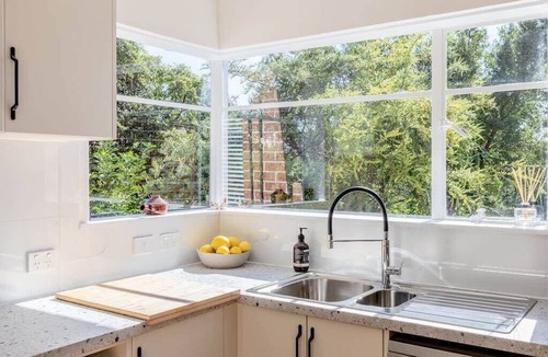 Hobart Central Business District House | Relaxing, modern home in central Sandy Bay