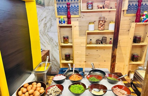 Gulshan Hotel | Renaissance Dhaka Gulshan Hotel
