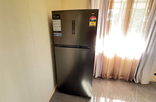 Eagleby House | Renovated 5 BR Home with 4 A/C and Free Parking