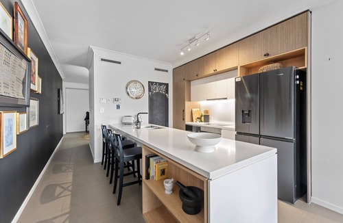 Toowong Apartment | Riverfront Elegance! ~ 2Bed/2Bath/1Car ~ West End