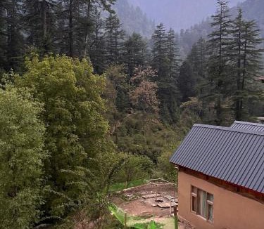 Jibhi Ski Chalet | Riverside Mudhouse Duplex Cottage by Kahani