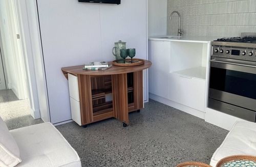 Shellharbour Apartment | Rom Baro's Tiny Beach House - beachside studio with pool in Shellharbour Village
