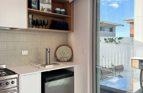 Shellharbour Apartment | Rom Baro's Tiny Beach House - beachside studio with pool in Shellharbour Village