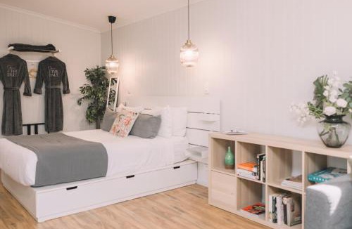 Conondale Villa | Romance Awaits at Down at The Dale Studio