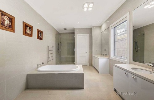 Balwyn House | Romantic Spanish villa w/hot tub — 5 min from the beach!