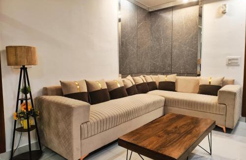 Chhatarpur Apartment | Rooftop Retreat