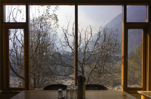 Manali Cottage | Room in Manali, River and Mountain View middle of apple orchard, Quit place 7
