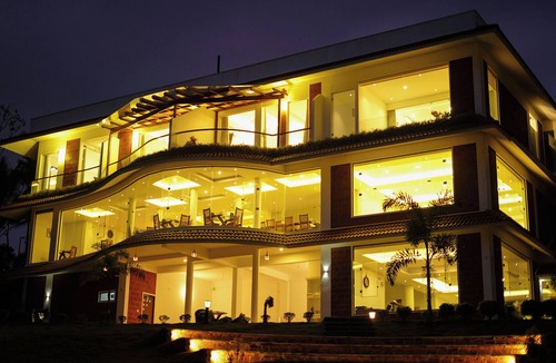 Vazhavatta Hotel | Room-lakerose Wayanad Resort
