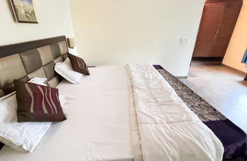 New Friends Colony Hotel | Roomshala 033 Silver Inn NFC