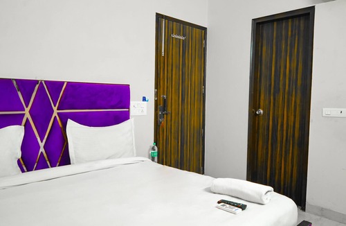 South West Hotel | Roomshala 041 Hotel Sky Residency