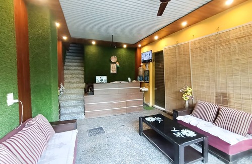 New Delhi Hotel | Roomshala 156 Hotel Mannat Inn