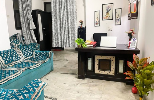 Malviya Nagar Hotel | Roomshala 170 Hotel Aura