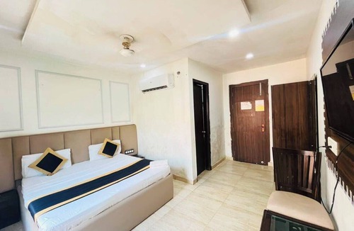 Vaishali Hotel | Roomshala Hotel Grand Inn Vaishali Sec 4