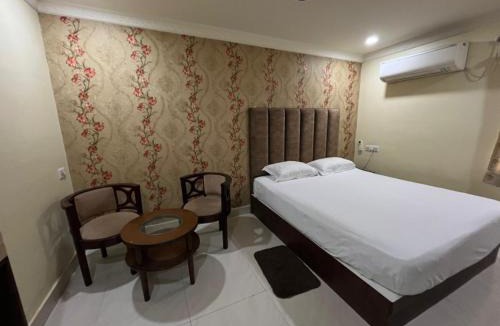 Dharmatala Hotel | Roy and Roy Guest House