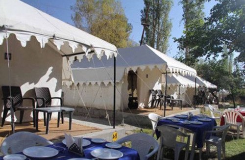 Hunder RV Rental | Royal Deluxe Camp