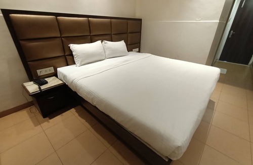 Sasunavghar Hotel | Royal Garden Resort