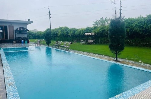 Gurugram House | Royal green Spacious farmhouse with 8 bedrooms and AC, WiFi in charming Sohna