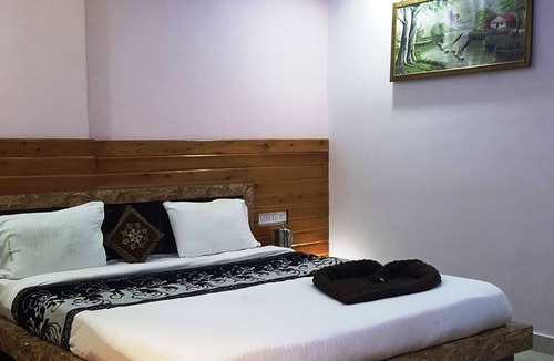 Mahabaleshwar Bed & Breakfast | Royal Resort