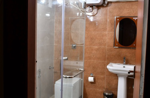 Krishnarajapura Hotel | Royal Stay