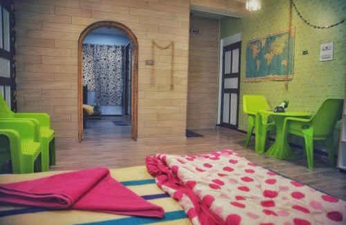 Srinagar House | Rustic Retreat Homestay Family Suite Garden View Mountain View Room