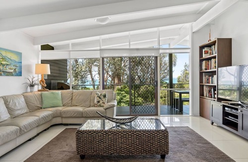 Vincentia House | Sabia Beach House Vincentia by Book Jervis Bay - Family Fun - Beachfront