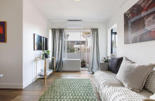 St Kilda West Apartment | Sage Haven - Laidback St Kilda Beach Living