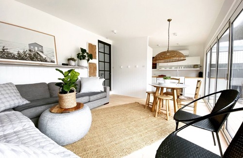 Geelong West House | Saint Brides - Superior Boutique Accomodation - Steps to Pakington Street