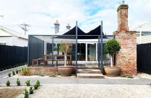 Geelong West House | Saint Brides - Superior Boutique Accomodation - Steps to Pakington Street