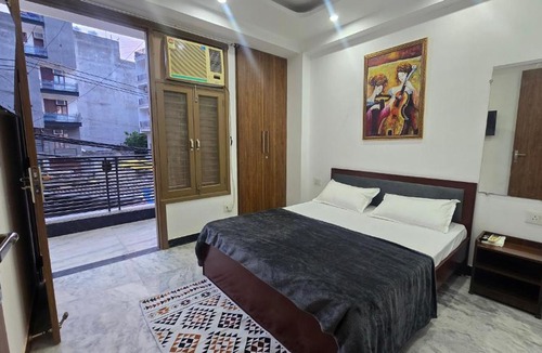 Sainik Farm Apartment | Saket homestays ignou road serviced apartment