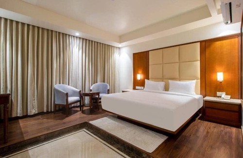 Hebbal Hotel | Saltstayz Premier - Bengaluru Hebbal Airport Road