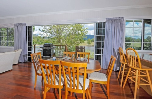 Mount Samson House | Samford Lakes - Midway Cottage