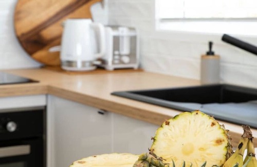 Aldinga Beach Cabin | Sanbis Cabin~hidden boutique retreat, sea views