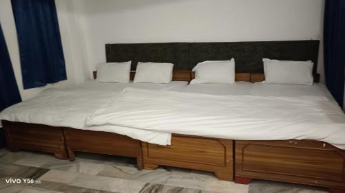 Varanasi House | Sandhya Guest House Varanasi Near Ganga River