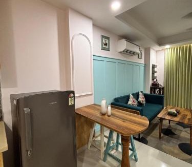 Gurugram Apartment | Sandstone Room