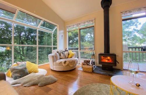 Sassafras House | Sassafras Treehouse Private home in the Dandenong Ranges, Victoria
