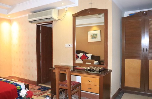Uttara Hotel | Sea Shell Hotel & Restaurant