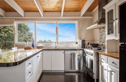 Monbulk House | Seednest Treehouse Spectacular Mountain View