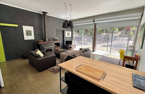 Lorne Cabin | Self-contained 1br unit on 11 acres of beautiful natural bush with ocean views.