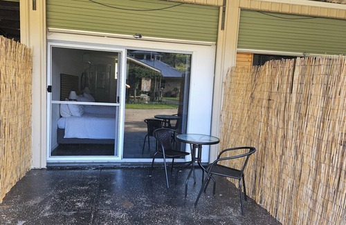 Illinbah Bed & Breakfast | Self contained rooms in a relaxing farm, lots of views. Pet-friendly