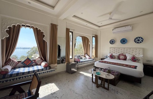 Udaipur House | Seren Lakeview king room by nirvana