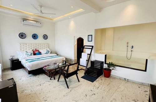 Udaipur House | Seren Lakeview king room by nirvana