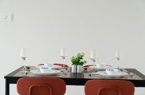 Santacruz Apartment | Serene, Chic & Sunlit 2BHK near Airport & BKC