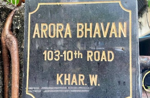 Girgaon Apartment | Serene Oasis: 1 BHK with Parking in Bandra/Khar